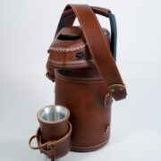 Termo Inox 1.9 Forrado Completo En Cuero Color Marrón Crispado
