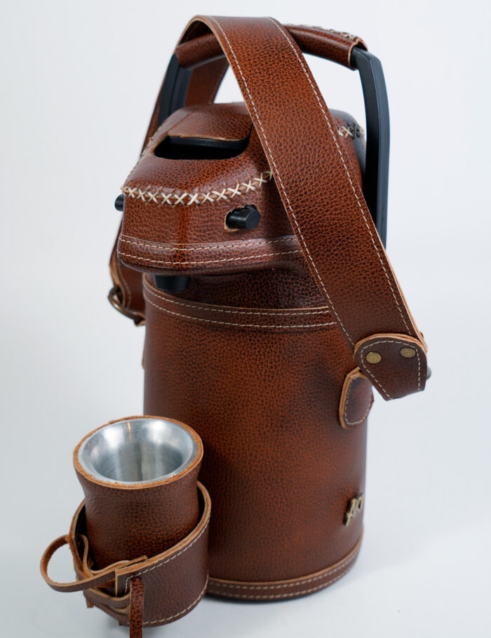 Termo Inox 1.9 Forrado Completo En Cuero Color Marrón Crispado