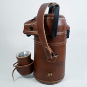Termo Inox 1.9 Forrado Completo En Cuero Color Marrón Crispado