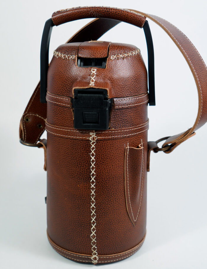 Termo Inox 1.9 Forrado Completo En Cuero Color Marrón Crispado