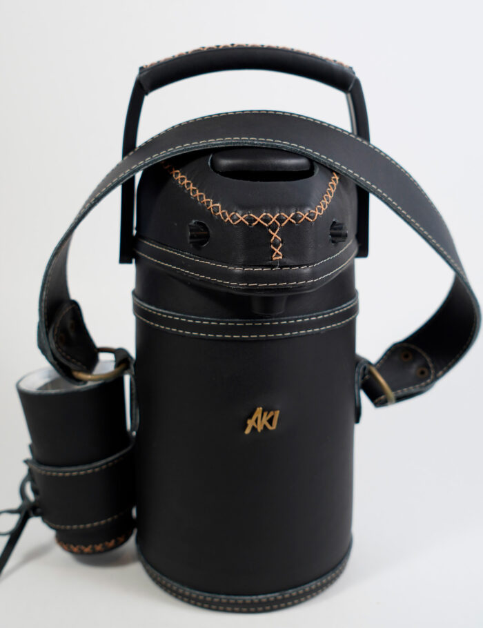 Termo Inox 1.9 Forrado Completo En Cuero Negro Napa