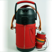Termo Inox 1.9 En Cuero Rojo Graneado Con Faja Y Ñanduti