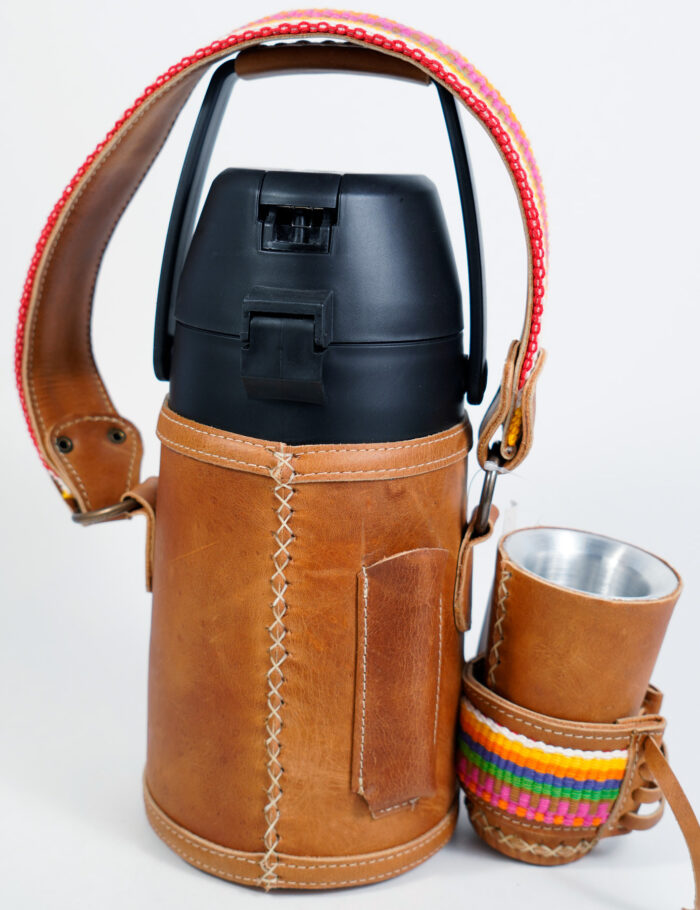 Termo Inox 1.3 En Cuero Marrón Suela Gastado Con Faja Y Ñanduti