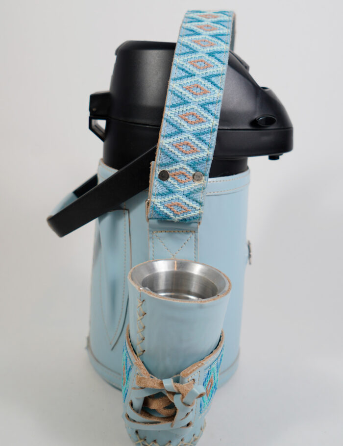 Termo Inox 1.3 En Cuero Celeste Cielo Con Ao Poi Termo Inox 1.3 En Cuero Celeste Cielo Con Ao Poi