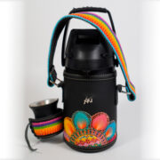 Termo Inox 1.3 En Cuero Negro Graneado Con Faja y Ñanduti