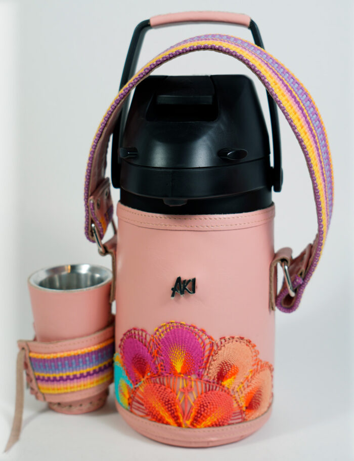 Termo Inox 1.3 En Cuero Rosa Con Faja Y Ñanduti