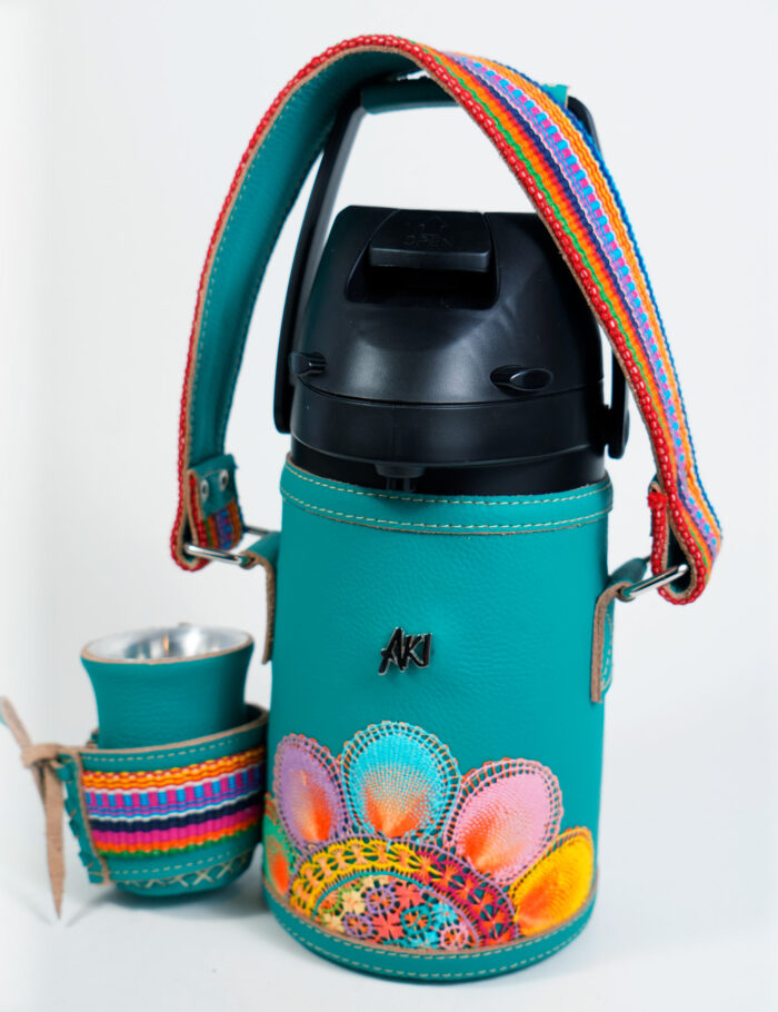 Termo Inox 1.3 En Cuero Turquesa Con Faja Y Ñanduti