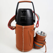 Termo Inox 1.3 En Simil Cuero Marron Suela Con Faja