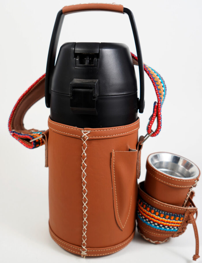 Termo Inox 1.3 En Simil Cuero Marron Suela Con Faja