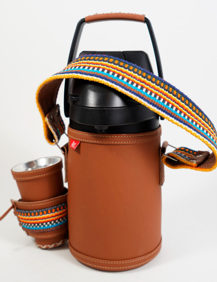 Termo Inox 1.3 En Simil Cuero Marron Suela Con Faja