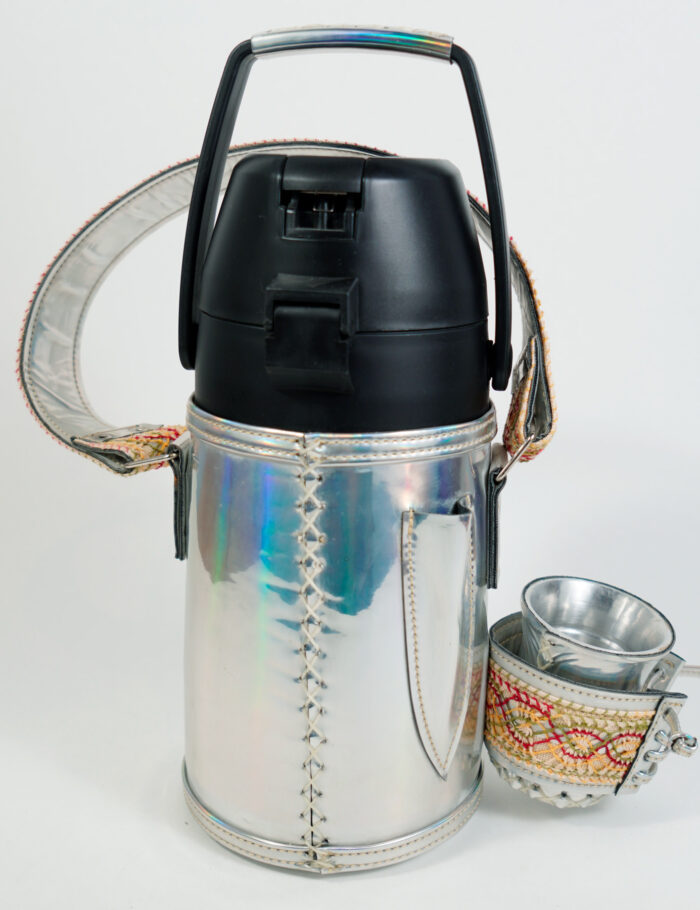 Termo Inox 1.3 En Simil Cuero Plateado Con Ao Poi