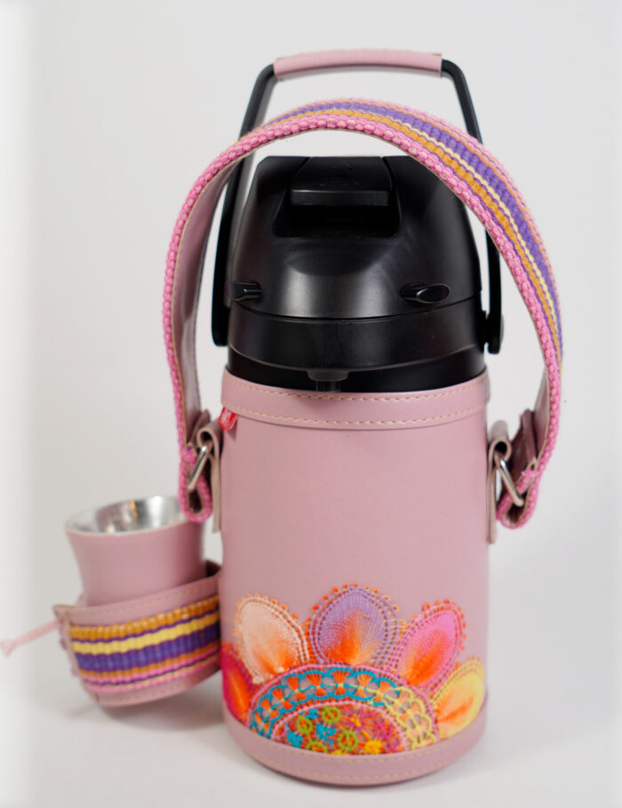 Termo Inox 1.3 En Simil Cuero Rosa Con Faja Y Ñanduti