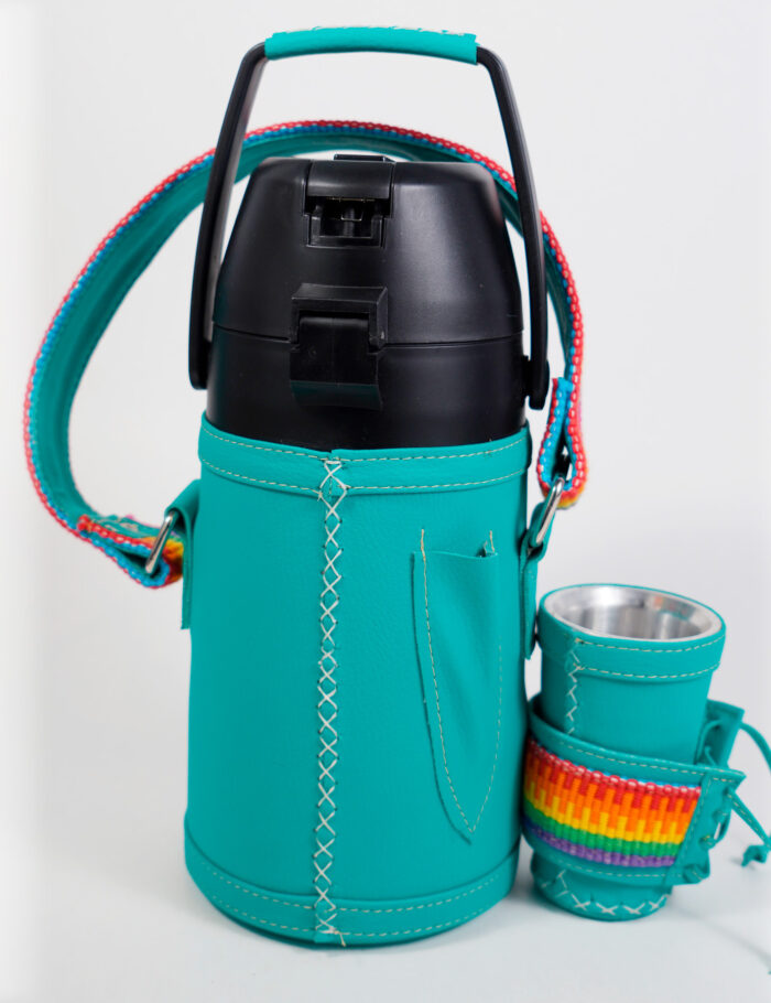 Termo Inox 1.9 En Simil Cuero Turquesa Con Faja Y Ñanduti