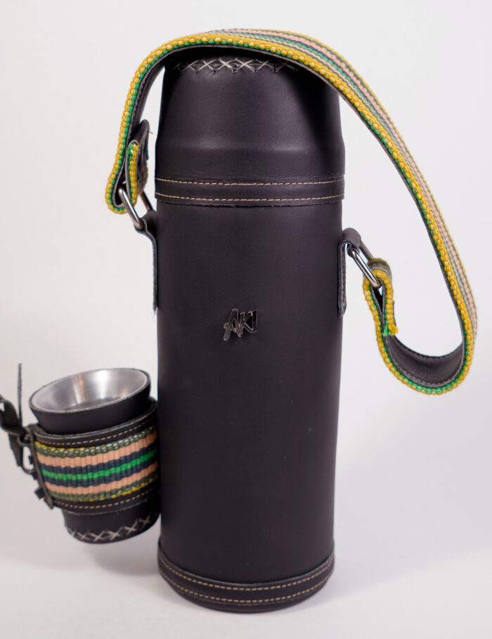 Termo Mate Alto Termolar En Cuero Negro Napa Con Faja Termo Mate Alto Termolar En Cuero Negro Napa Con Faja