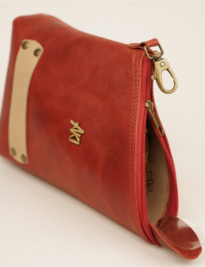 Yerbera De Cuero Con Cierre Color Rojizo Combinado con Beige Yerbera De Cuero Con Cierre Color Rojizo Combinado con Beige