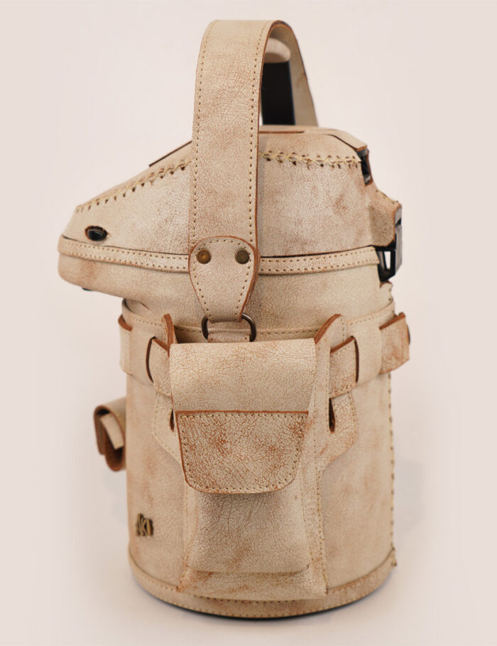 Termo Inox 2.5 Forrado Completo En Cuero Beige Quebrado Con Bolsillos y Porta Accesorios