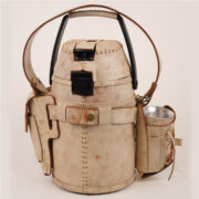 Termo Inox 2.5 Forrado Completo En Cuero Beige Quebrado Con Bolsillos y Porta Accesorios