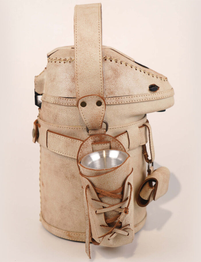 Termo Inox 2.5 Forrado Completo En Cuero Beige Quebrado Con Bolsillos y Porta Accesorios