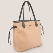 Cartera Allegra En Cuero Beige Brilloso Combinado Con Gris Gastado