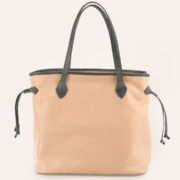 Cartera Allegra En Cuero Beige Brilloso Combinado Con Gris Gastado