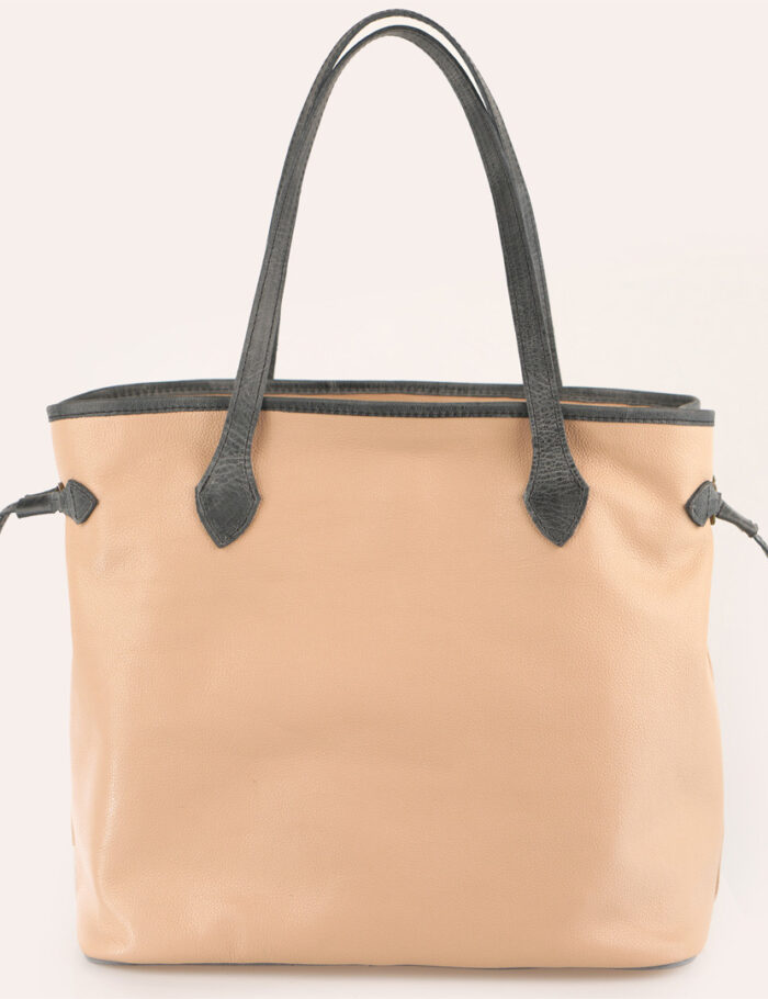 Cartera Allegra En Cuero Beige Brilloso Combinado Con Gris Gastado
