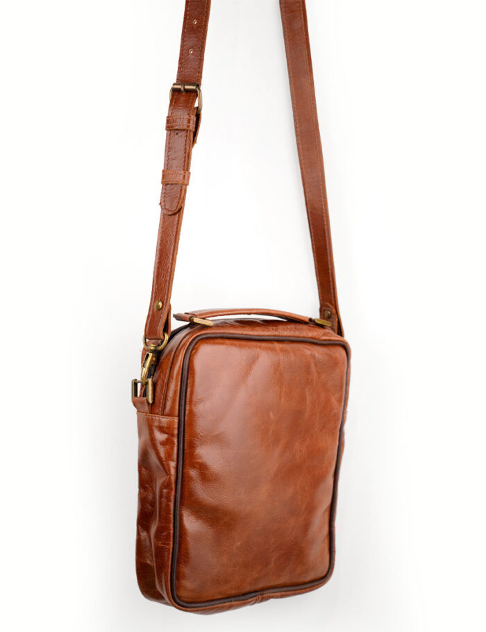Mini Morral En Cuero Marron Rojizo