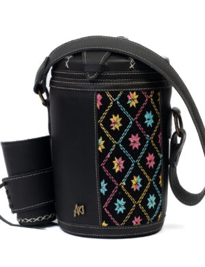 Termo Tereré Termolar forrando en cuero negro con Ao Poi